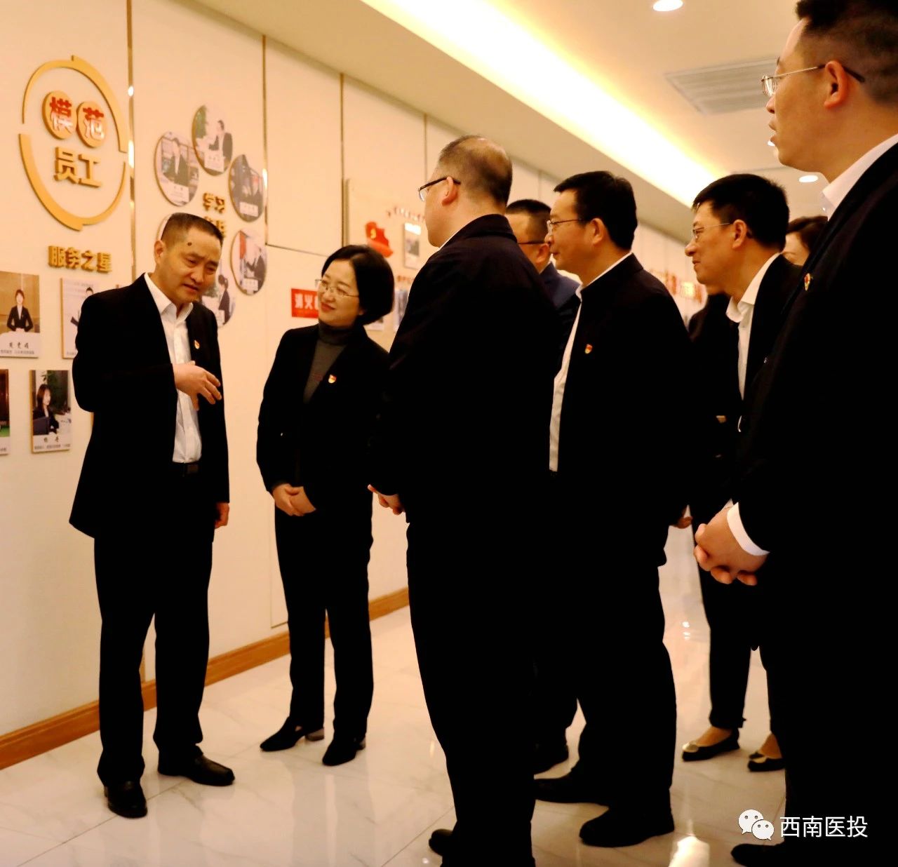 瀘州市國(guó)有企業(yè)黨建現(xiàn)場(chǎng)工作會(huì)調(diào)研春江酒城嘉苑紅色康養(yǎng)服務(wù)基地