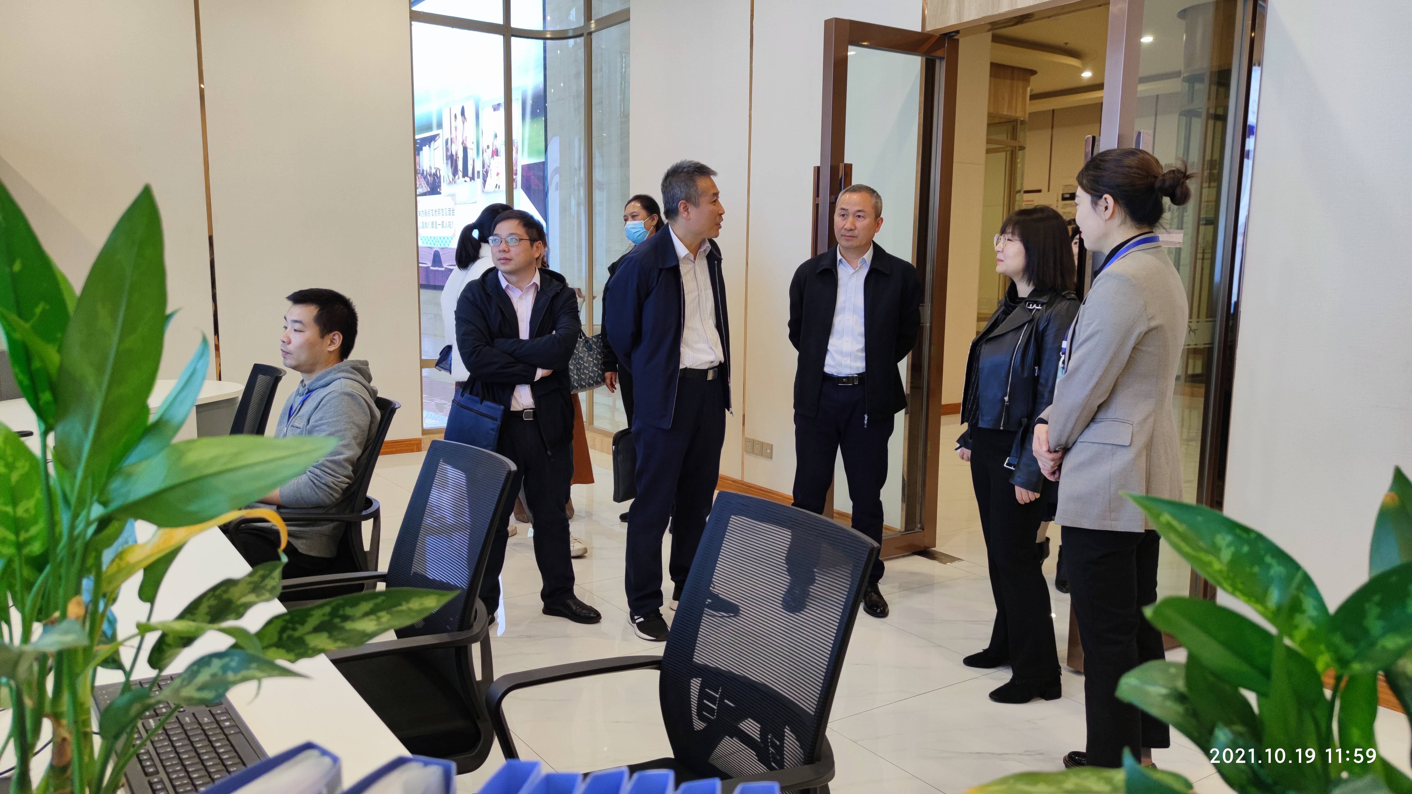 市財政局、民政局領(lǐng)導到春江酒城嘉苑視察瀘州智慧養(yǎng)老服務(wù)平臺 