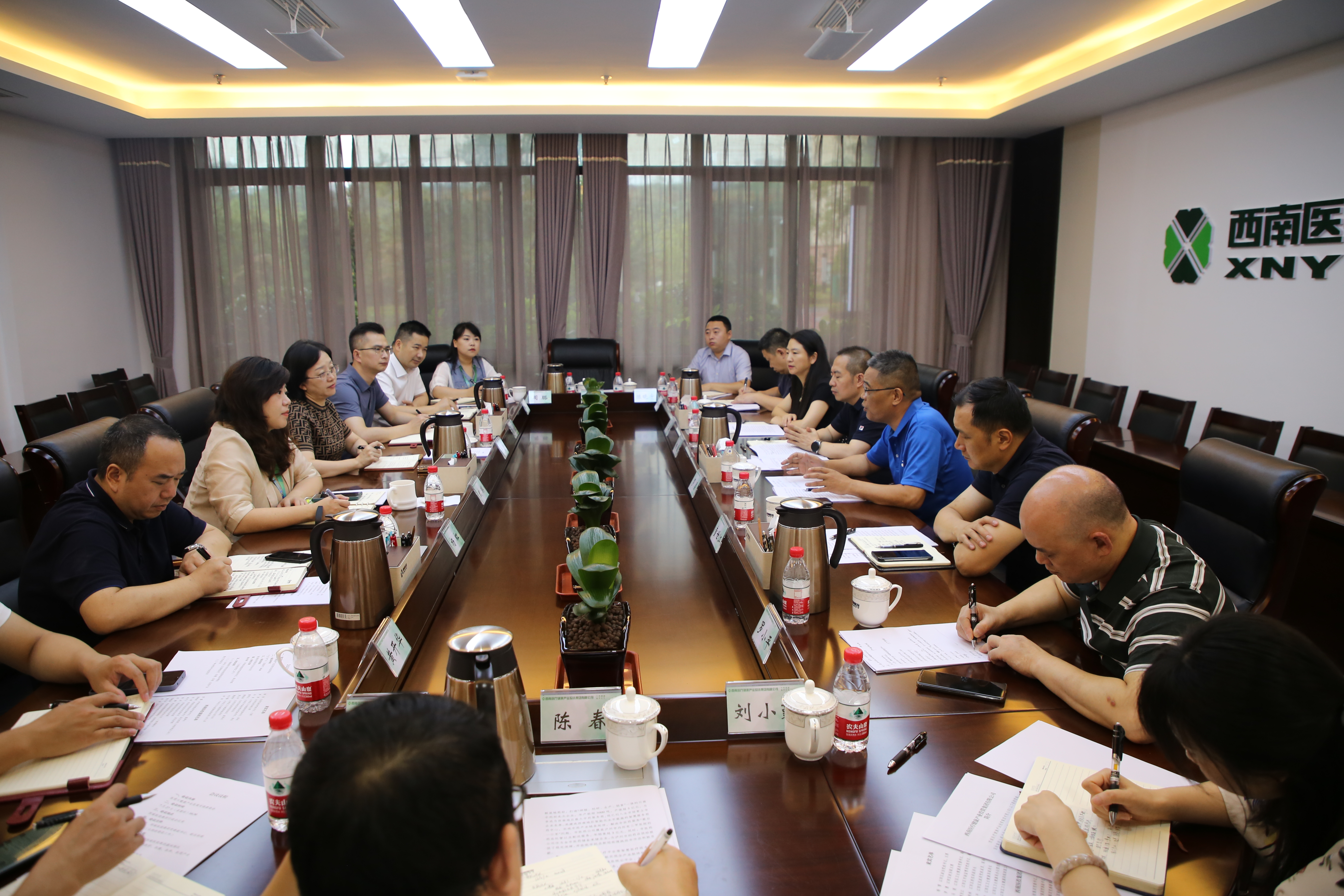 江陽區(qū)政協(xié)黨組書記、主席楊雷率隊調研西南醫(yī)投集團